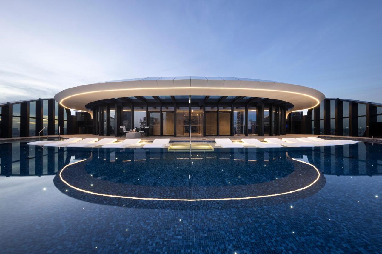 Melbourne Marriott Hotel Docklands Ngoại thất bức ảnh The Sky Pool at One Blackfriars