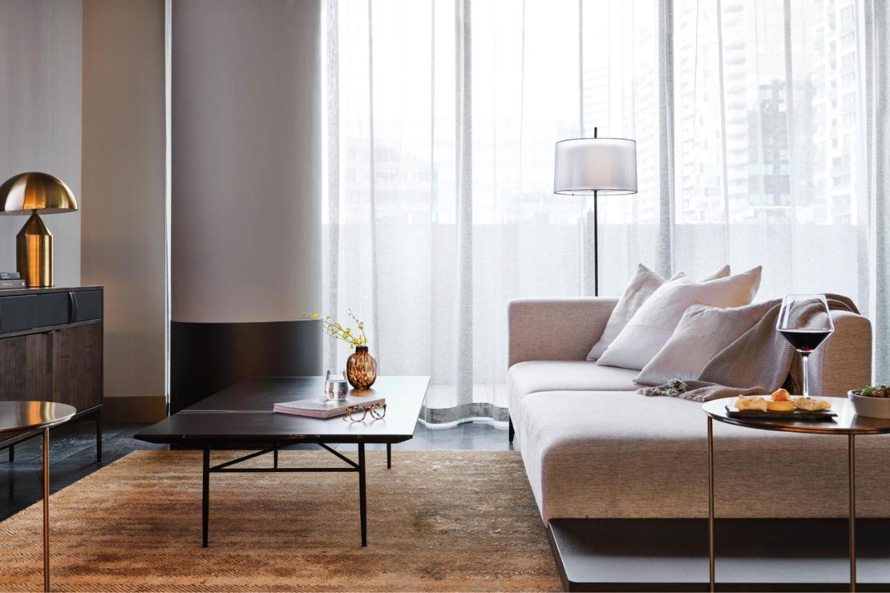 Melbourne Marriott Hotel Docklands Ngoại thất bức ảnh A living room in a private house