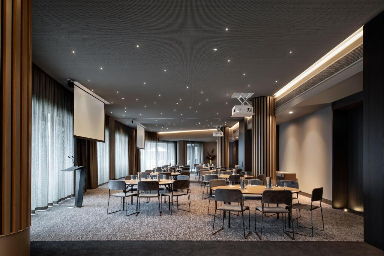 Melbourne Marriott Hotel Docklands Ngoại thất bức ảnh The meeting room