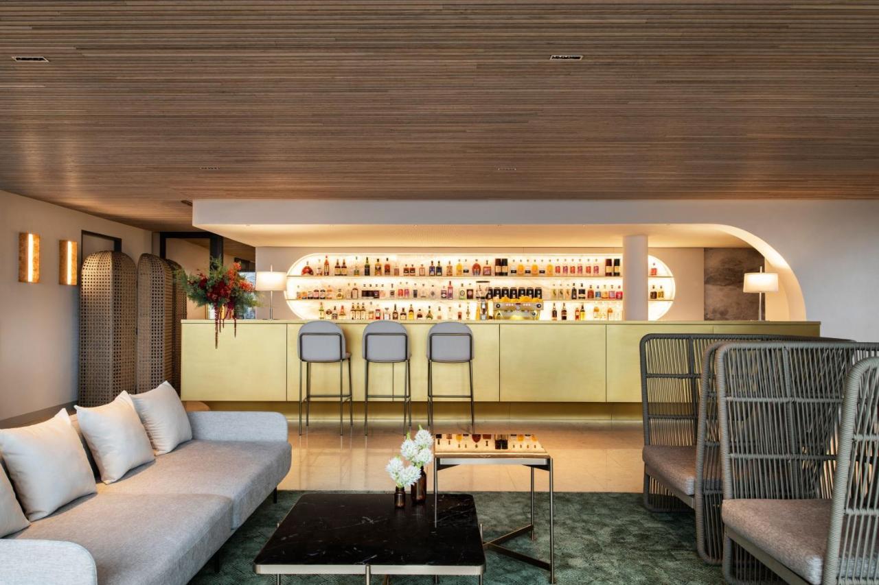 Melbourne Marriott Hotel Docklands Ngoại thất bức ảnh The bar at the 19th floor