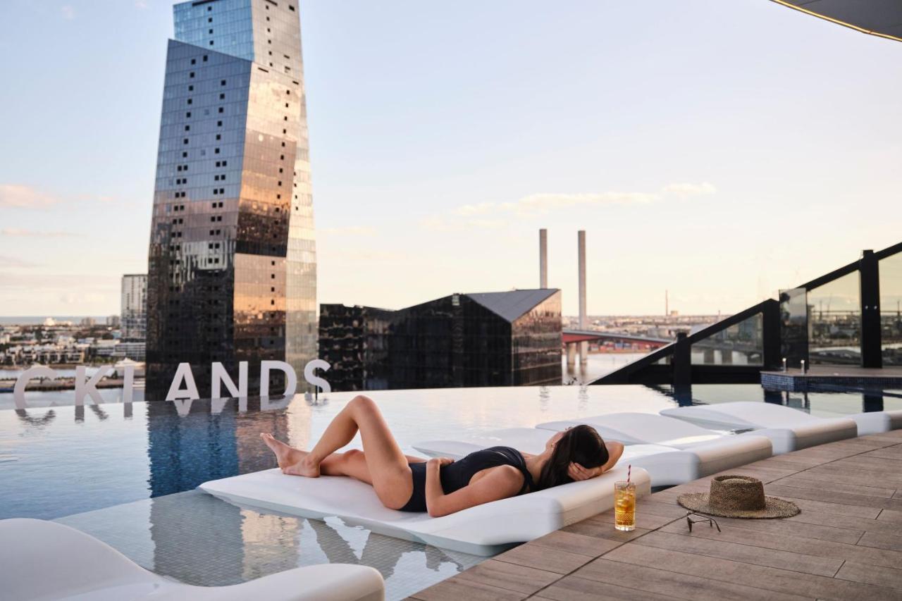 Melbourne Marriott Hotel Docklands Ngoại thất bức ảnh The rooftop pool at the Standard East Village