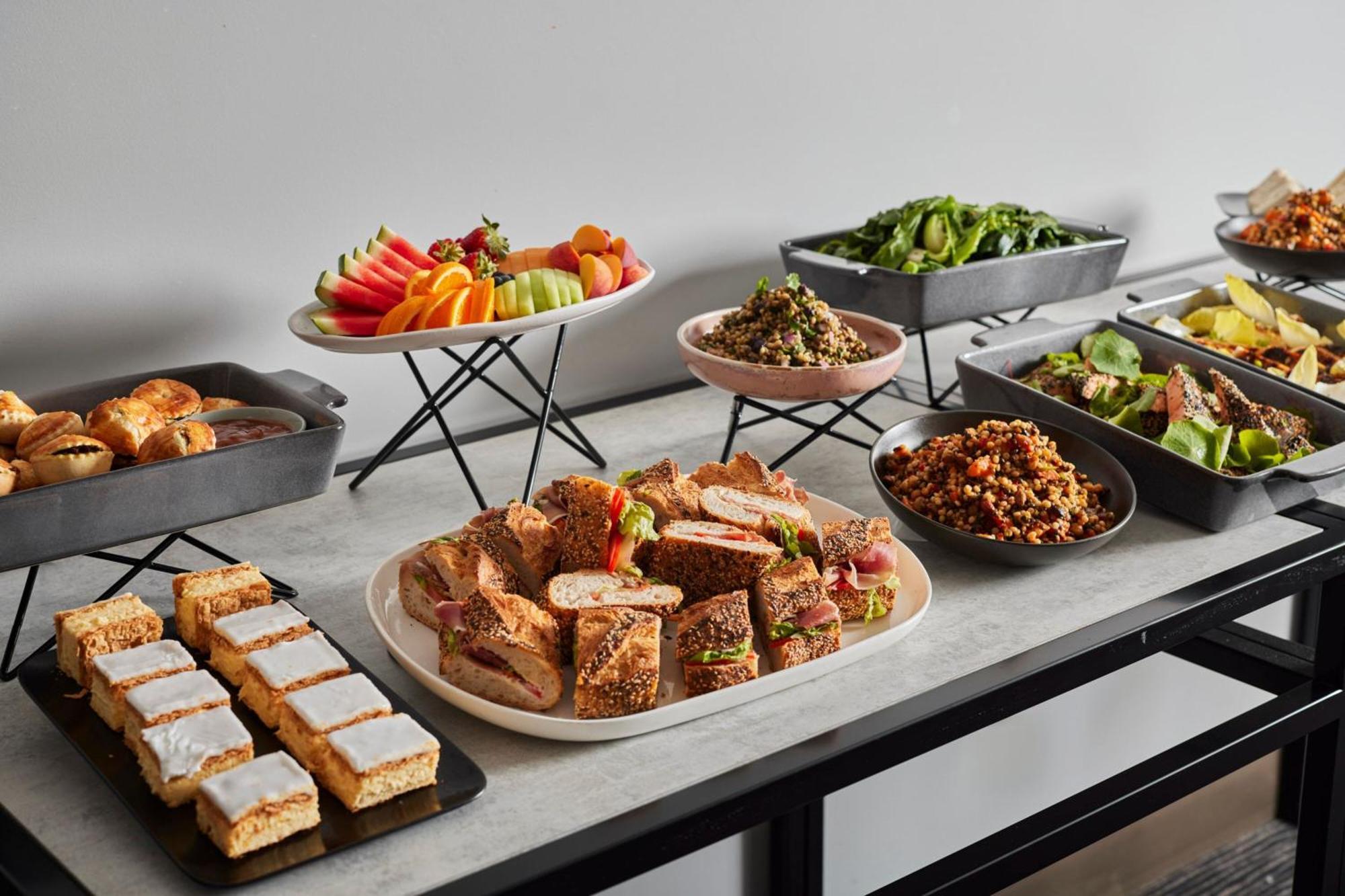 Melbourne Marriott Hotel Docklands Ngoại thất bức ảnh A buffet