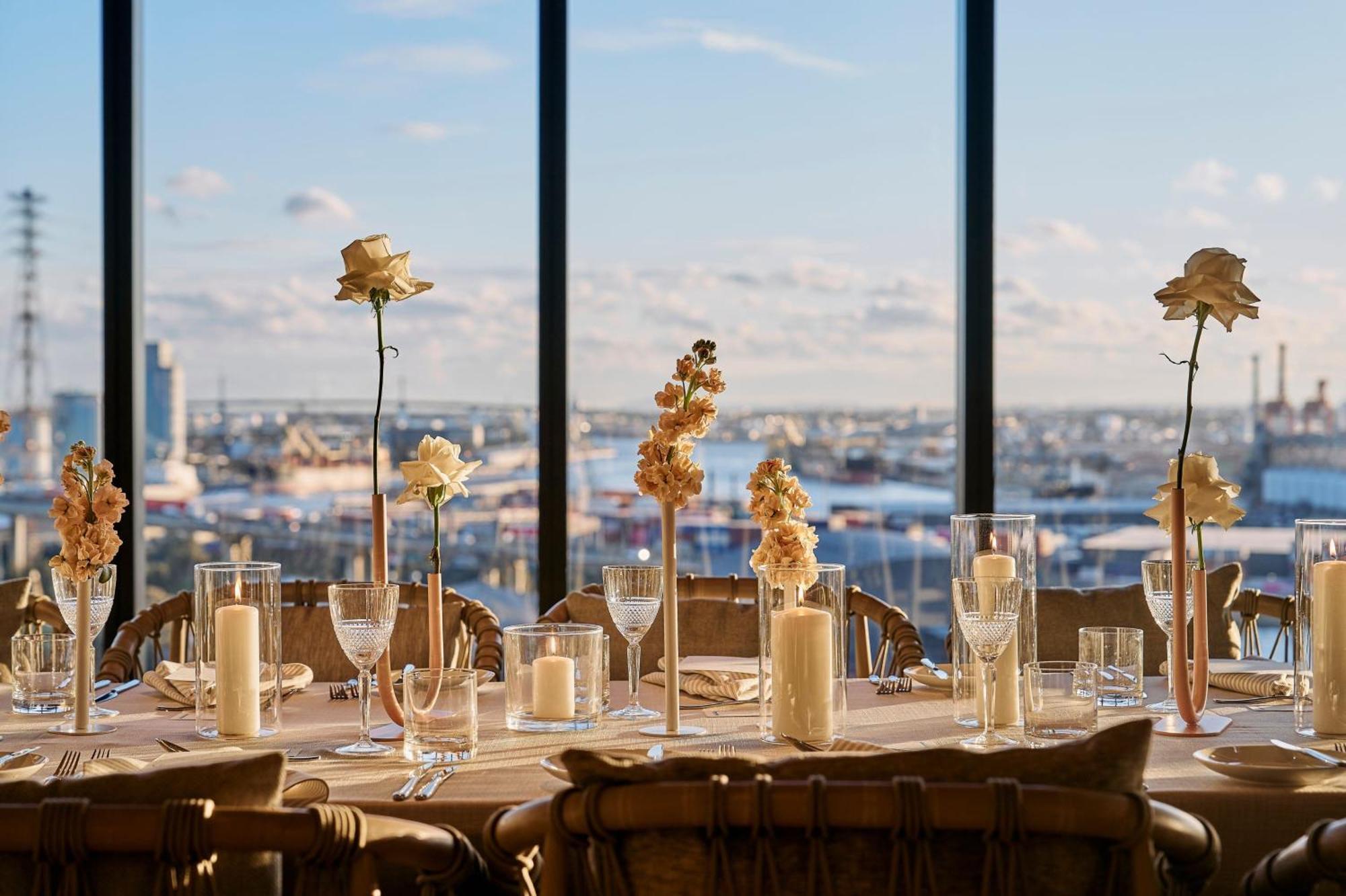 Melbourne Marriott Hotel Docklands Ngoại thất bức ảnh The view from the 360° Restaurant