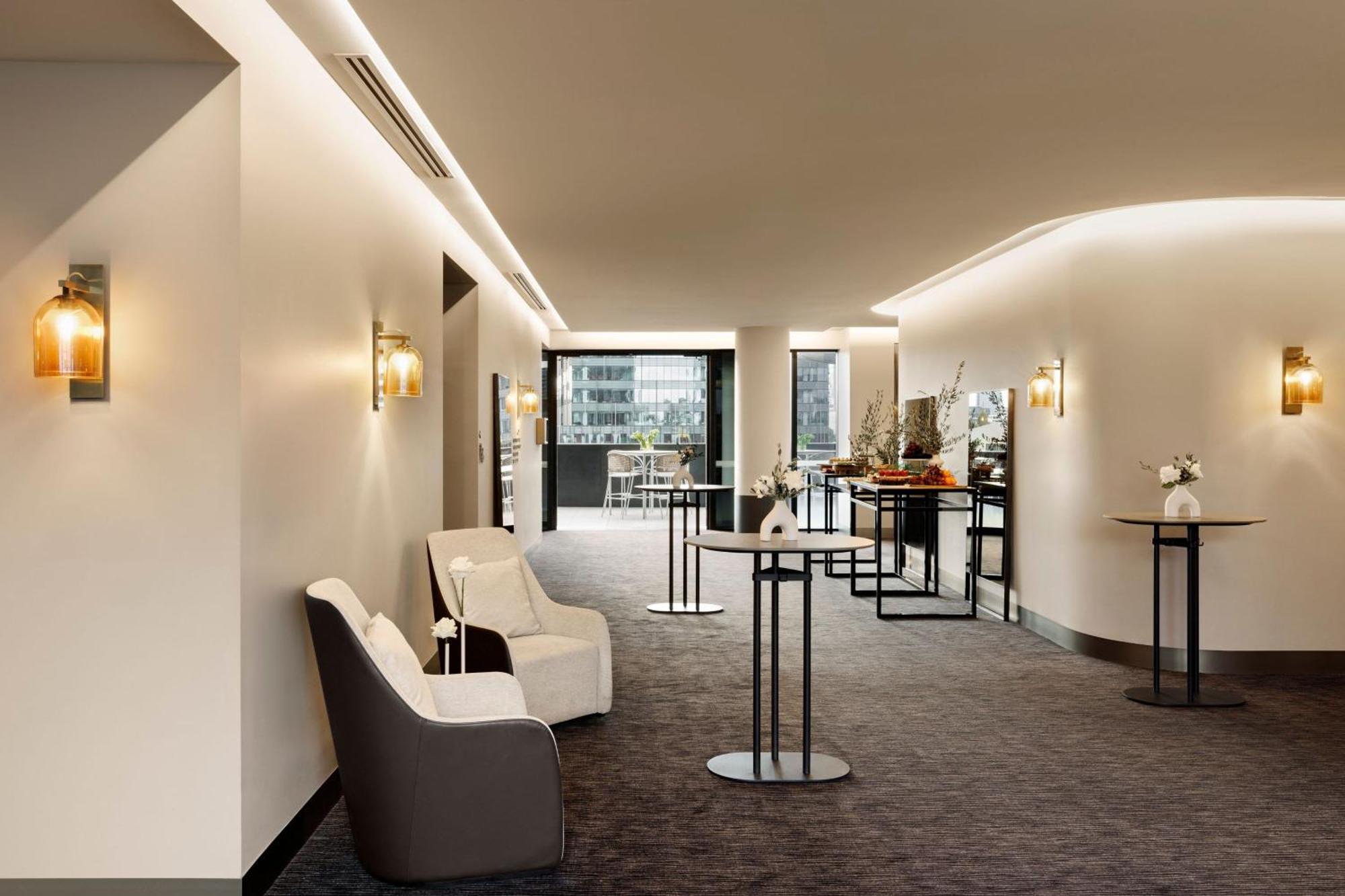 Melbourne Marriott Hotel Docklands Ngoại thất bức ảnh The Club at Frankfurt Airport