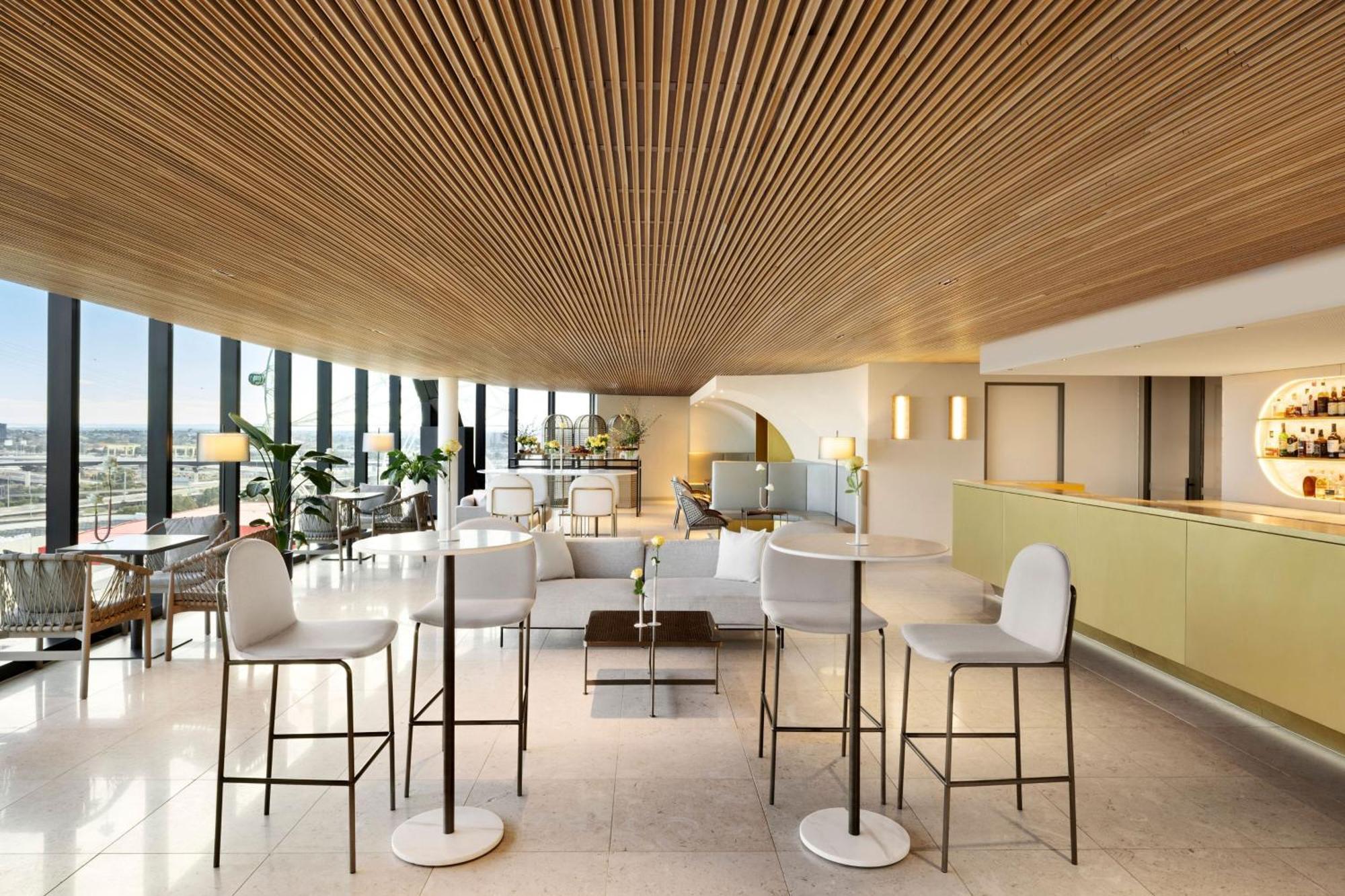 Melbourne Marriott Hotel Docklands Ngoại thất bức ảnh Club Lounge at the airport